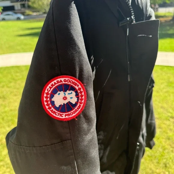 𝐂𝐀𝐍𝐀𝐃𝐀 𝐆𝐎𝐎𝐒𝐄 AUTHENTIC 𝐂𝐡𝐢𝐥𝐥𝐢𝐰𝐚𝐜𝐤 𝐁𝐨𝐦𝐛𝐞𝐫 - Picture 5 of 6